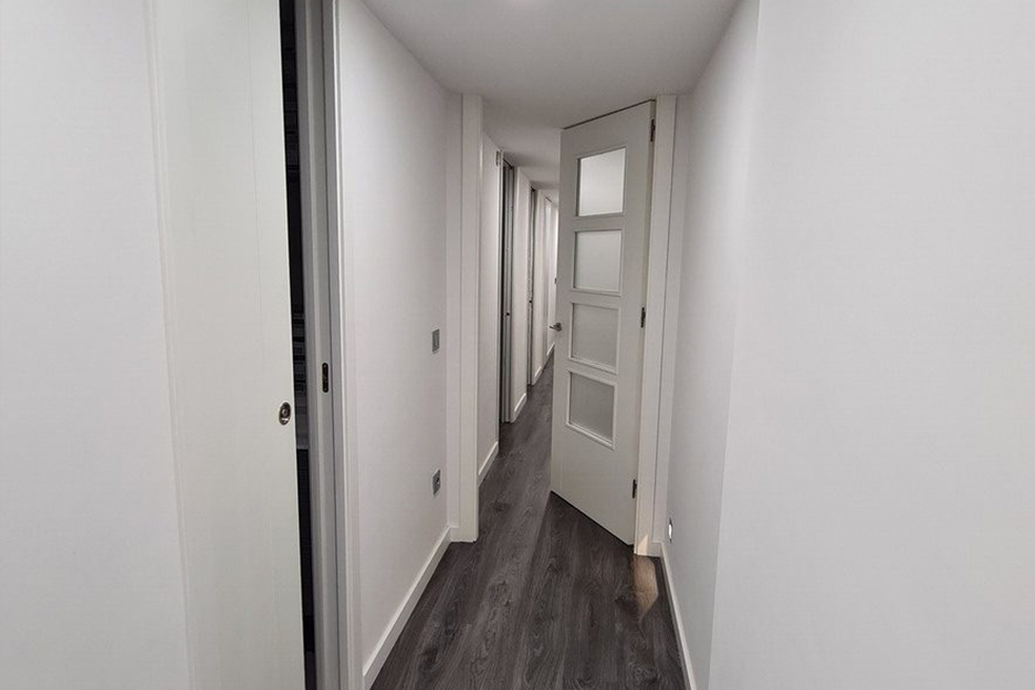 Puertas Correderas Ocultas a Techo