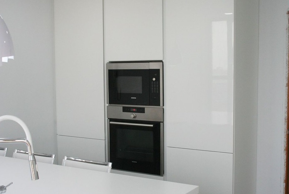 Cocina lacada en blanco ciudad de las ciencias2